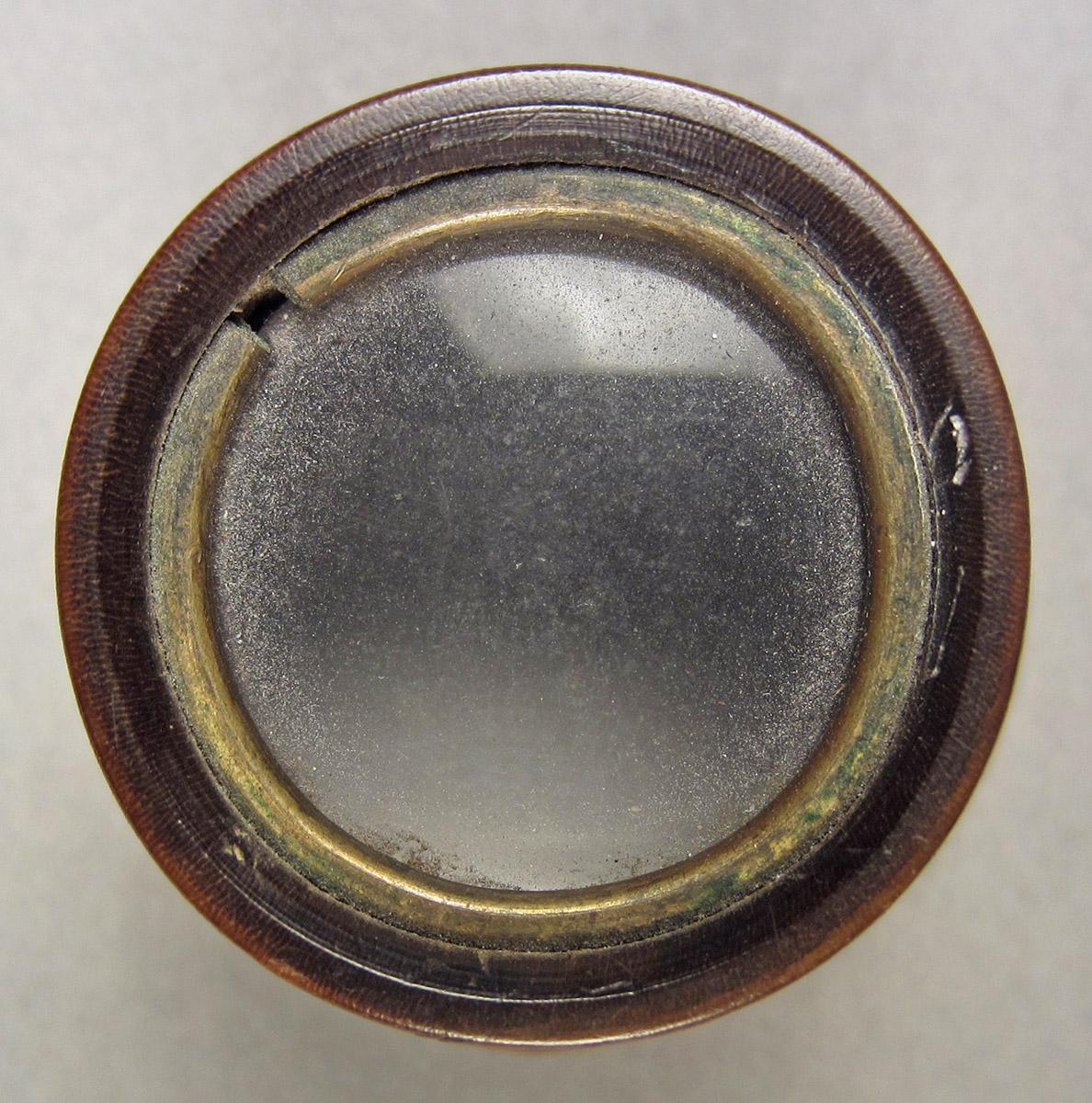 1957.0026.549, Jeweler's loop, glass detail