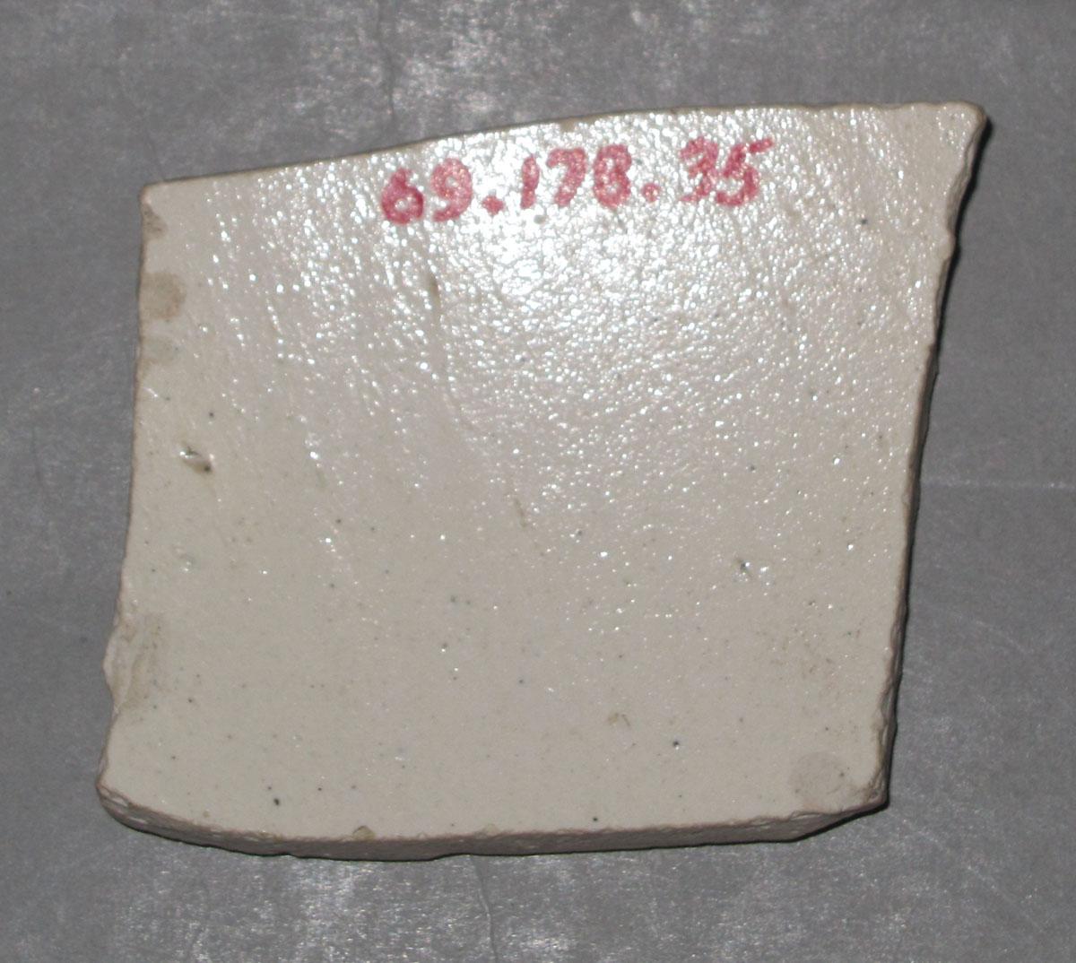 1969.0718 Stoneware fragment underside