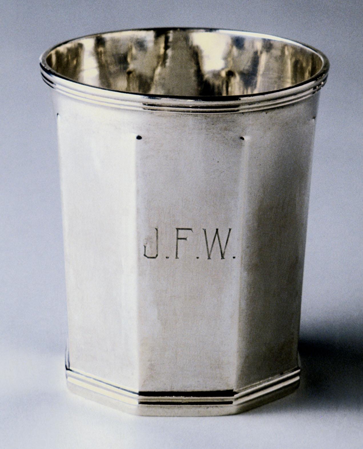 1969.0208.001 Beaker, view 1
