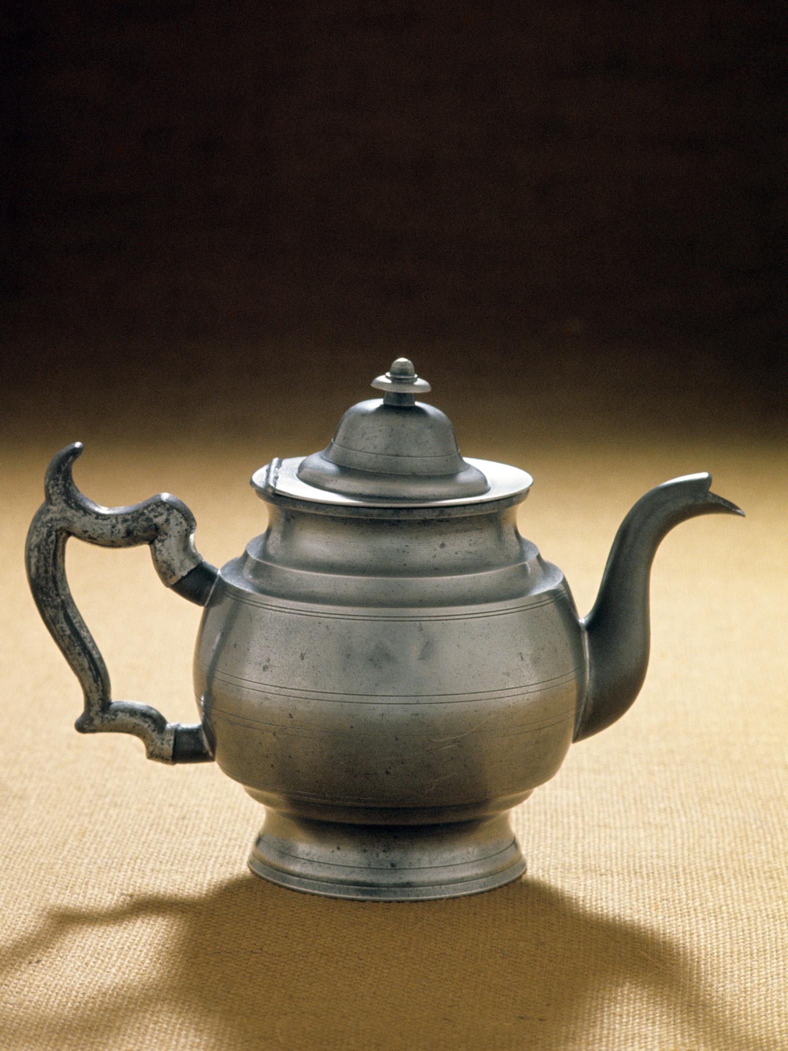 1969.0212 Pewter teapot