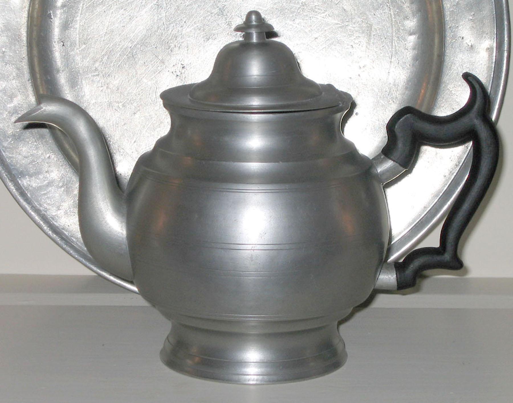 1969.0212 Pewter teapot (view 2)