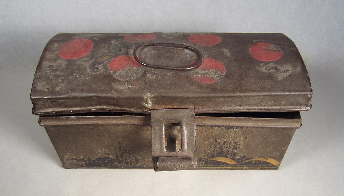 1957.0026.559, Box, angle