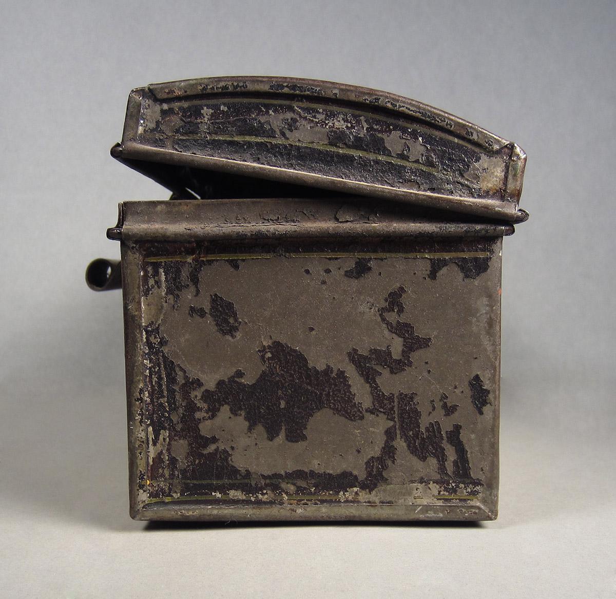 1957.0026.559, Box, side 2
