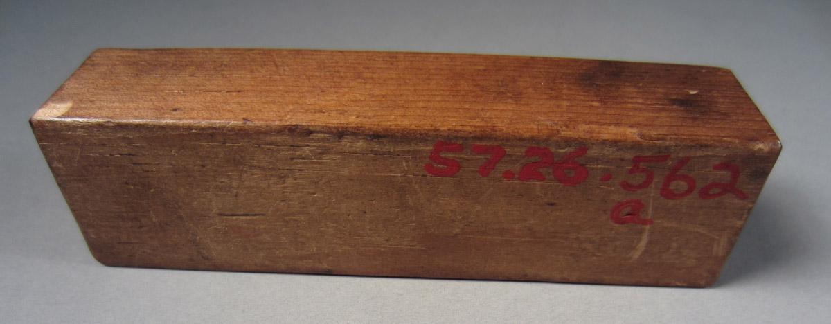 1957.0026.562 A-B Box, Underside