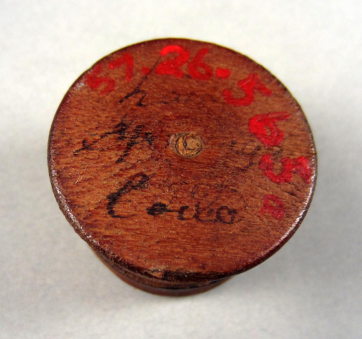 1957.0026.565 A-B Box, underside
