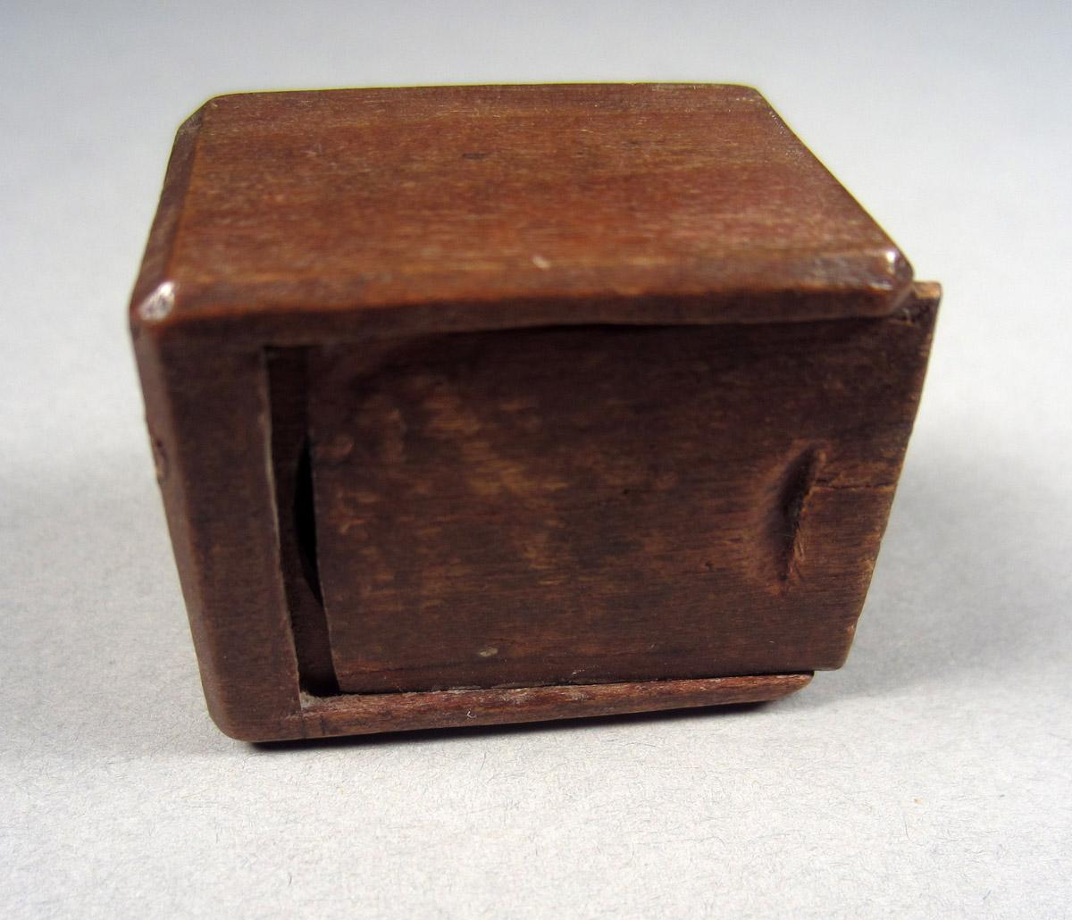 1957.0026.570 A-B Box, View 1