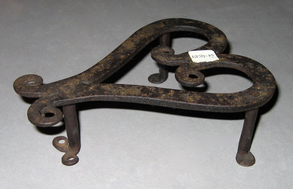 1969.0299 Trivet