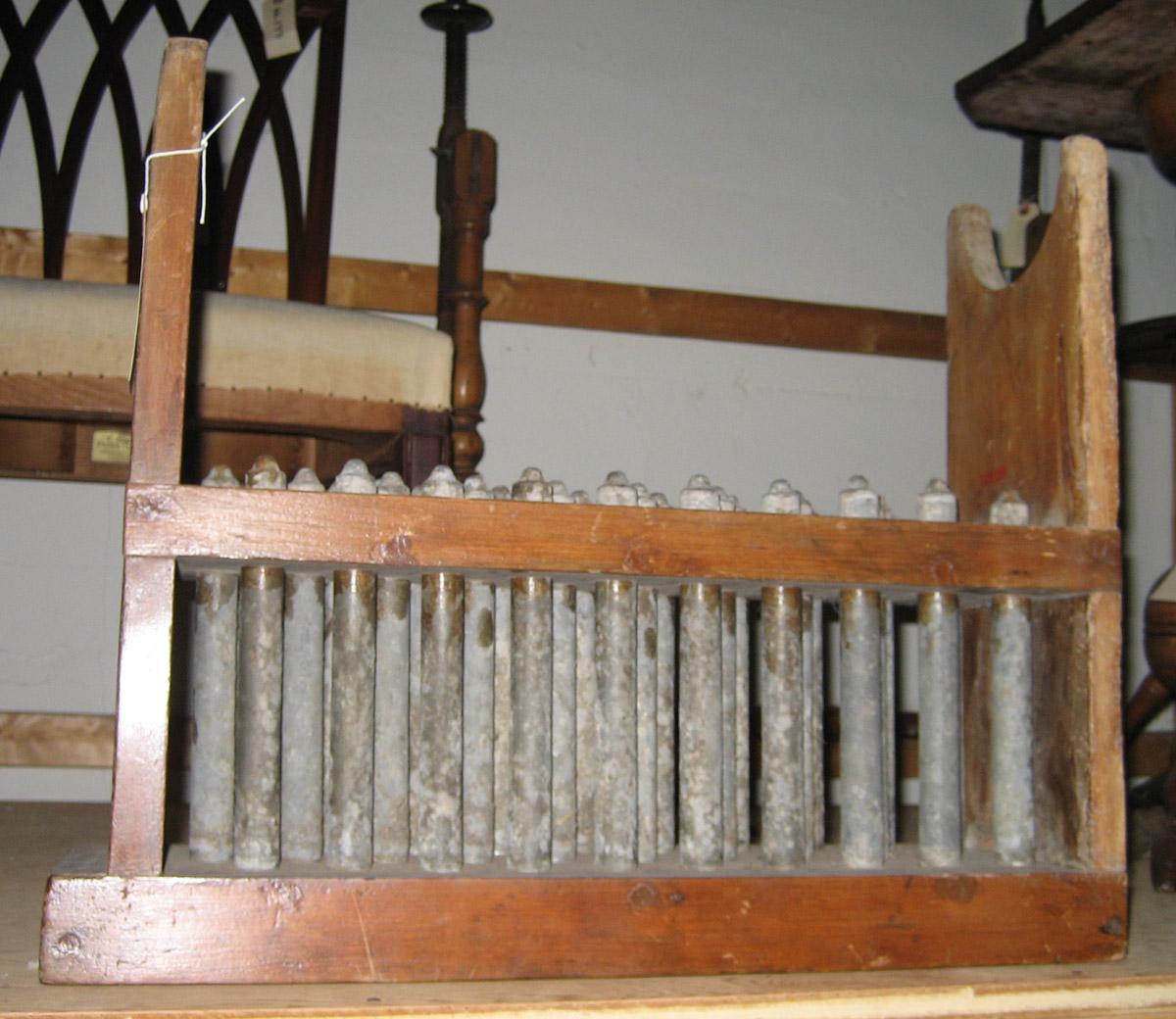 1969.0305 Candle mold