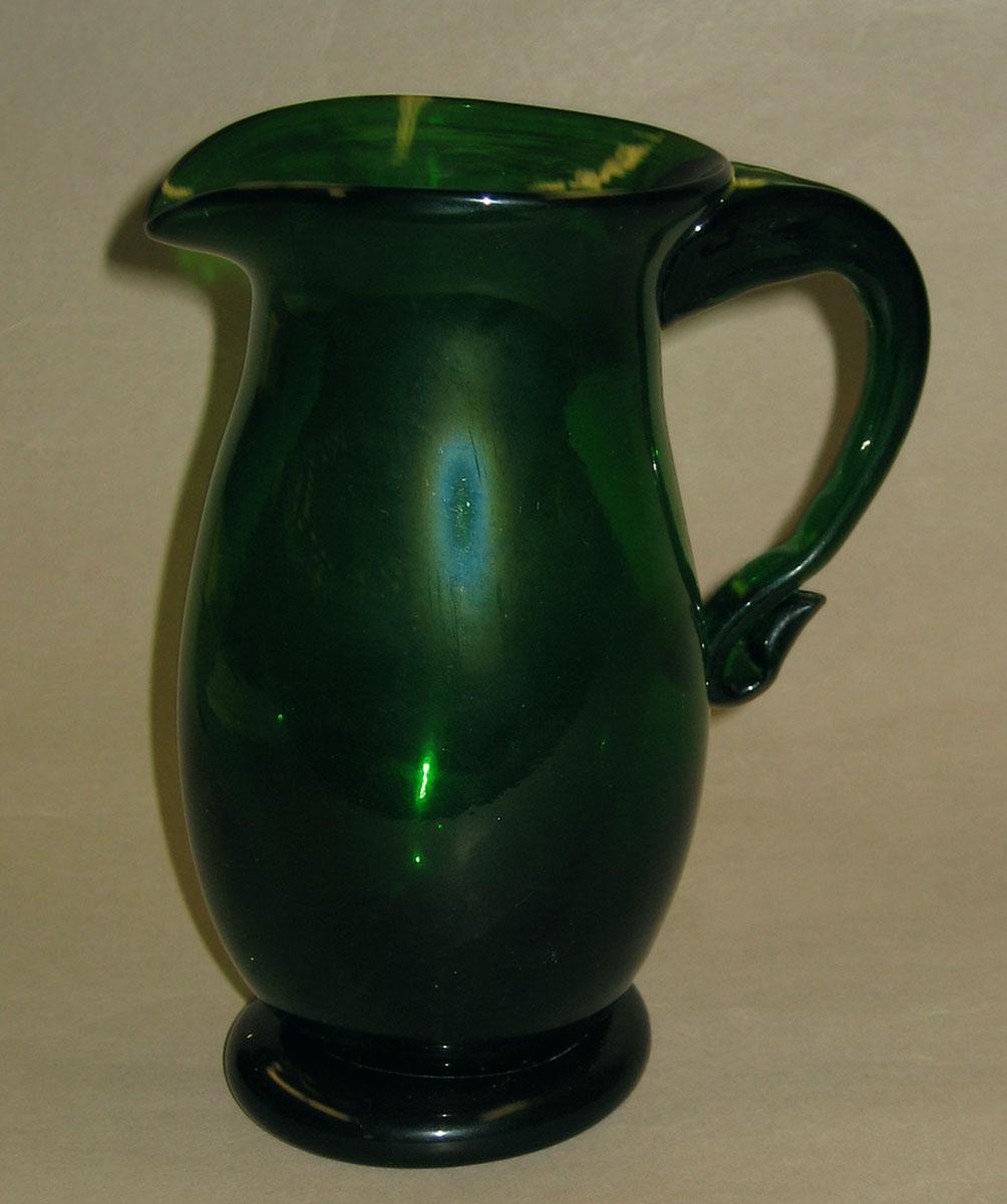 1969.0321.002 Glass jug