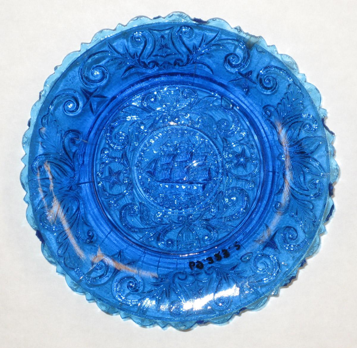 1969.0323.002 Glass cup plate