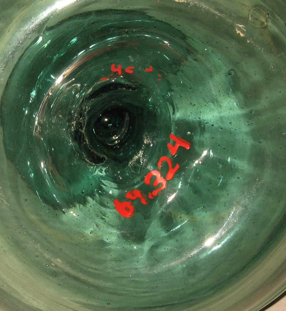 1969.0324 Glass chamberstick (underside)
