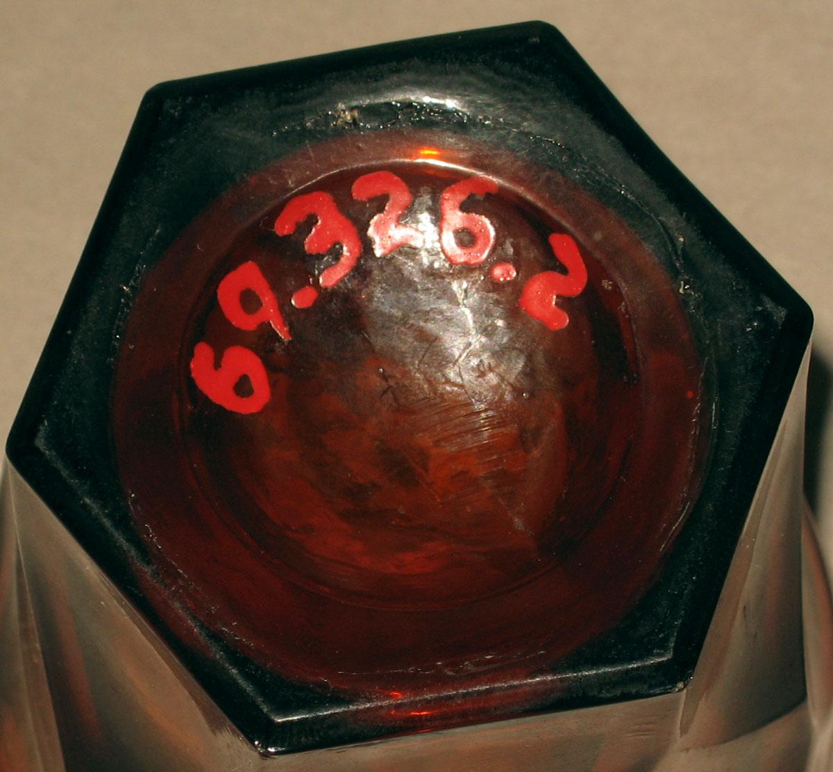 1969.0326.002 Glass tumbler (underside)