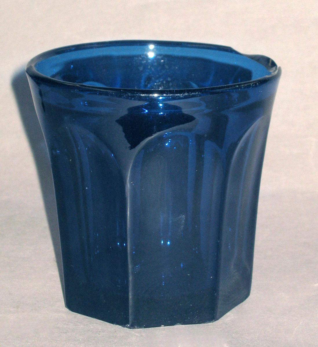 1969.0326.003 Glass tumbler