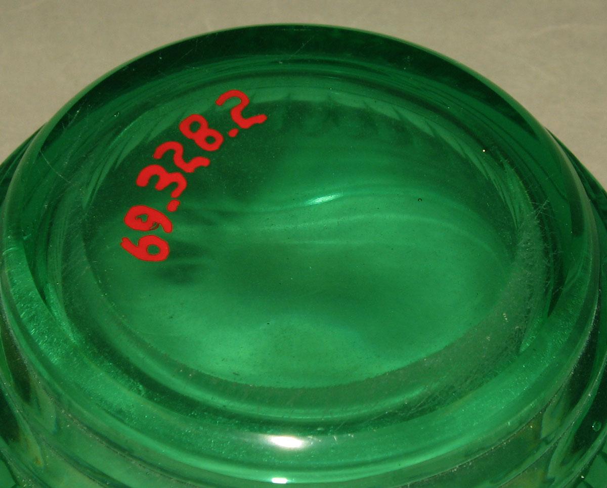 1969.0328.002 Glass bowl (underside)