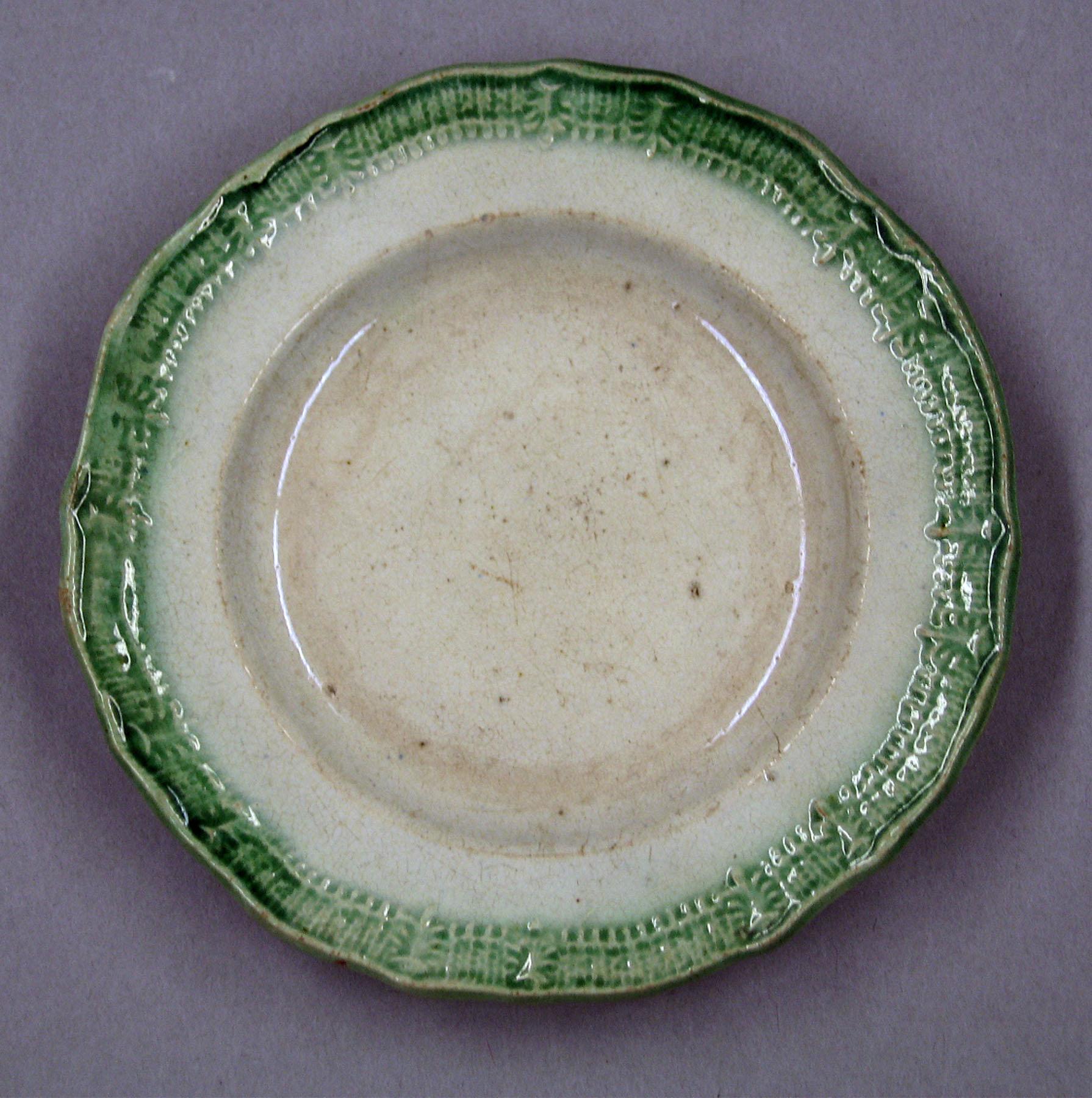1969.0330 Pearlware cup plate