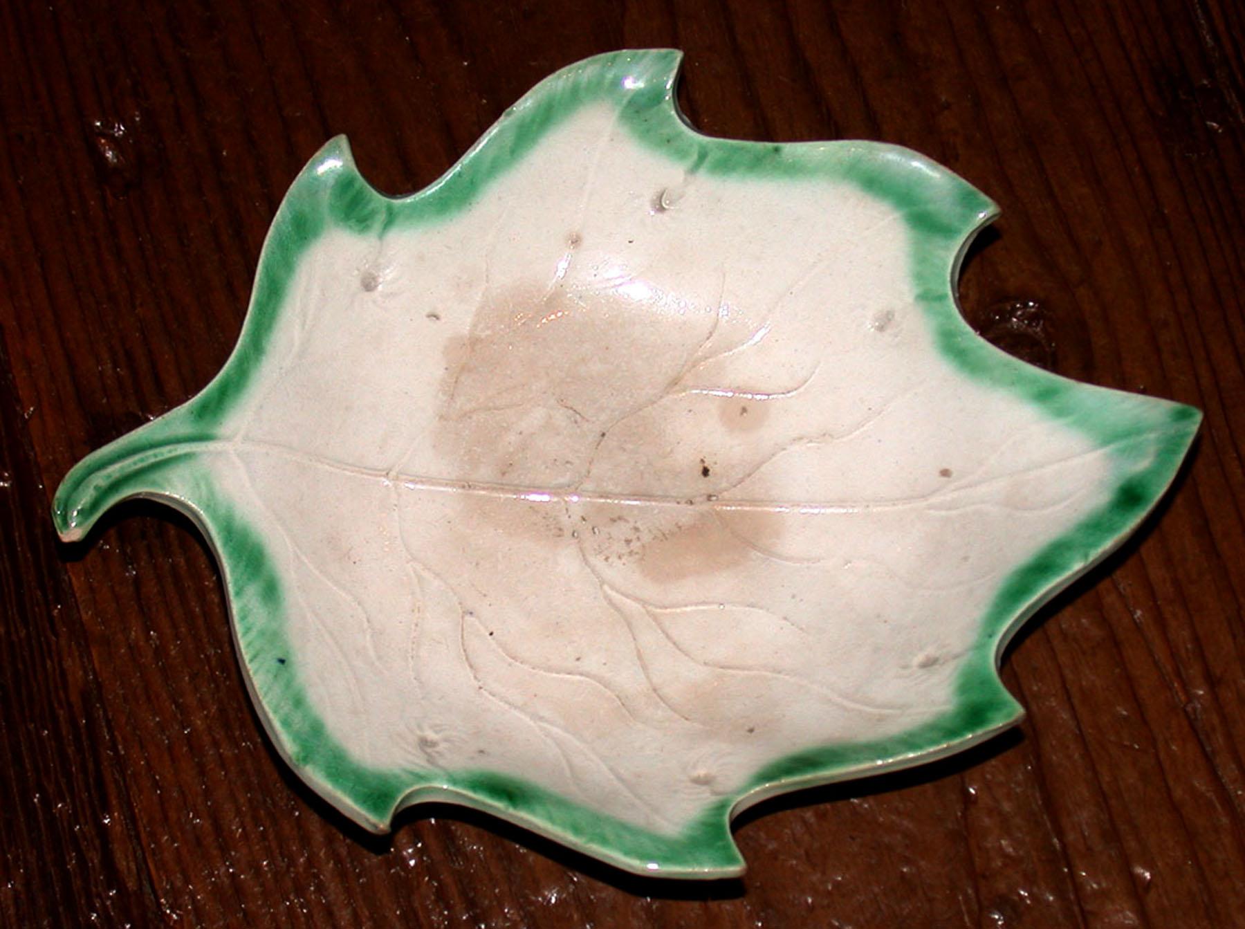 1969.0337.005 Pearlware Davenport dish