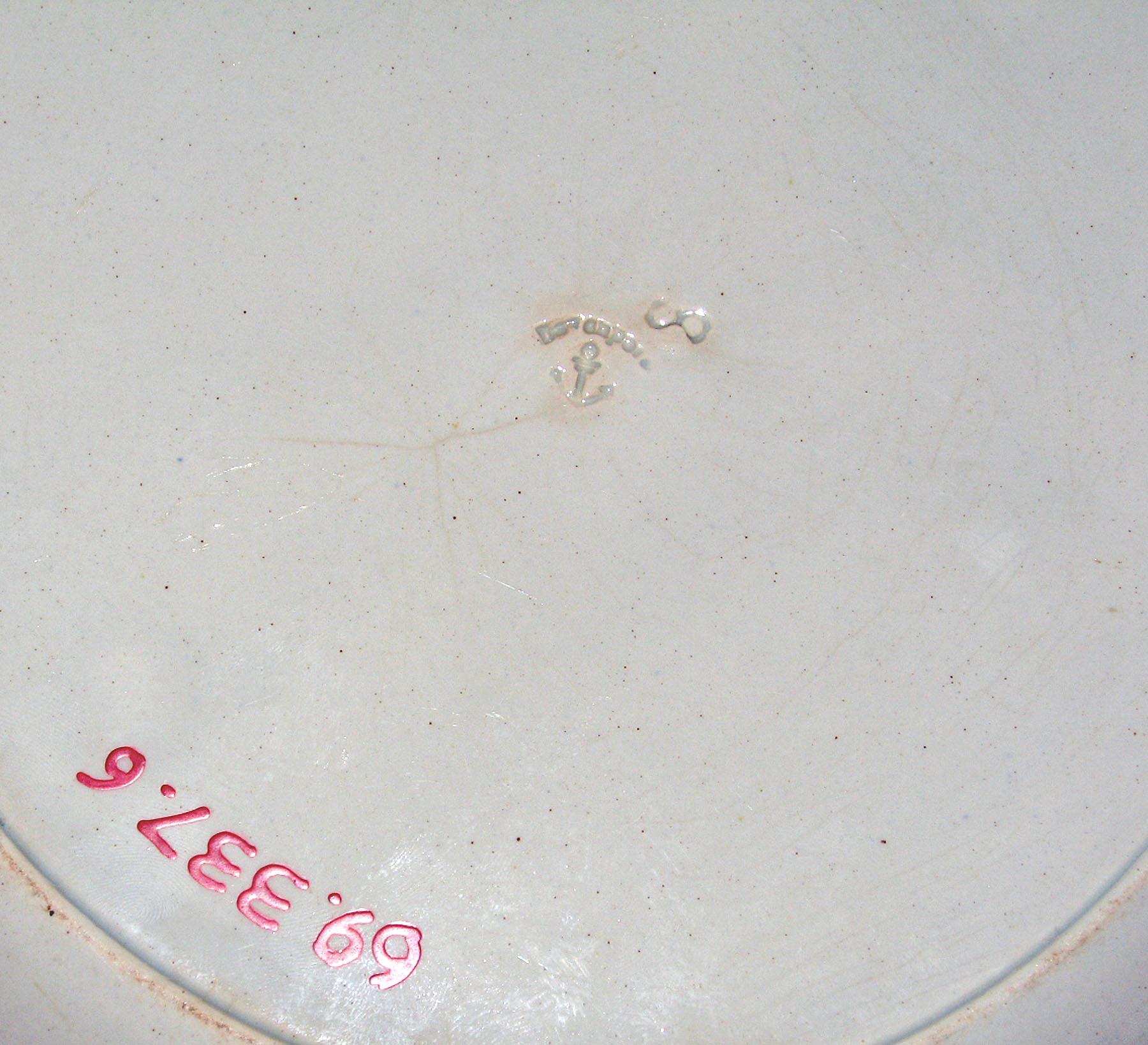 1967.0337.006 Davenport pearlware soup plate (mark)