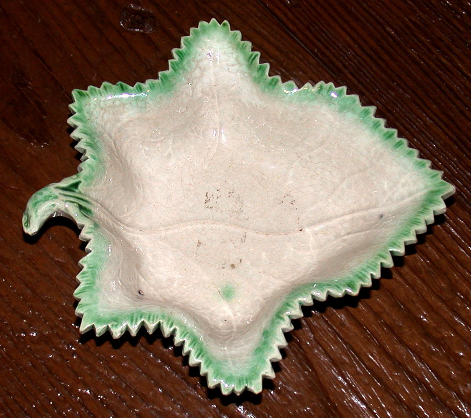 1969.0346.002 Pearlware Rogers leaf dish