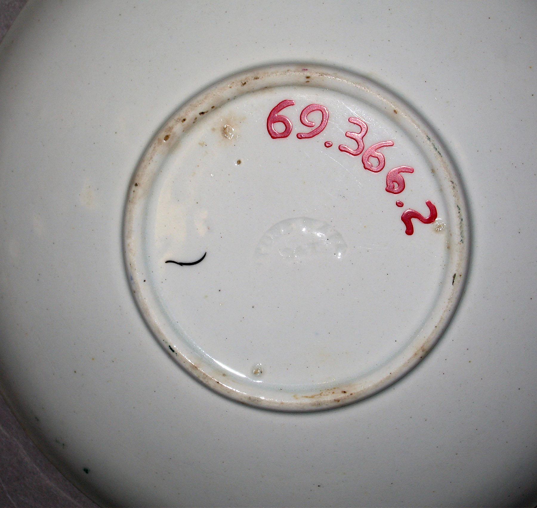 1969.0366.002 Pearlware saucer (mark)