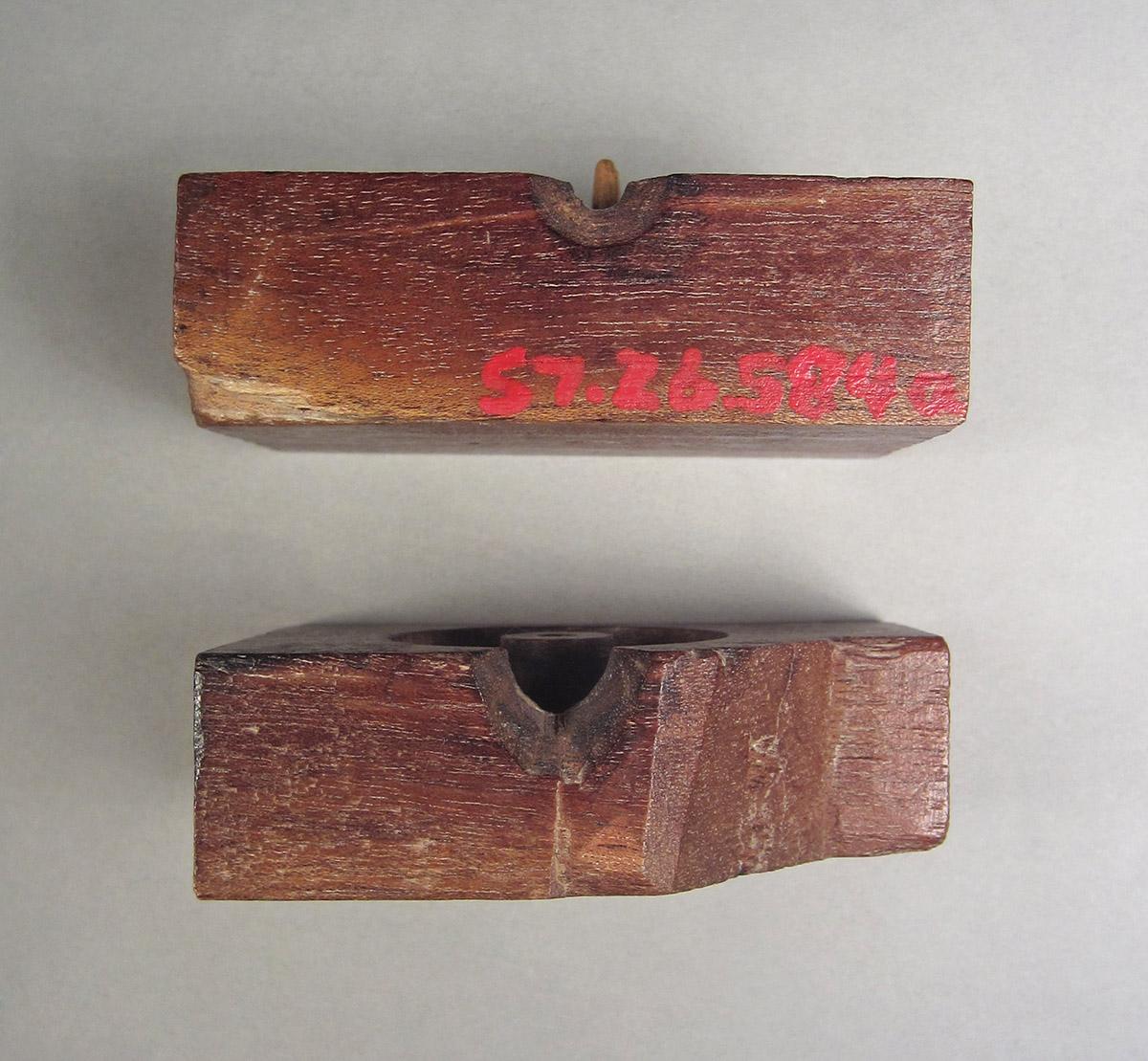 1957.0026.584, Counterweight mold pattern, side 1