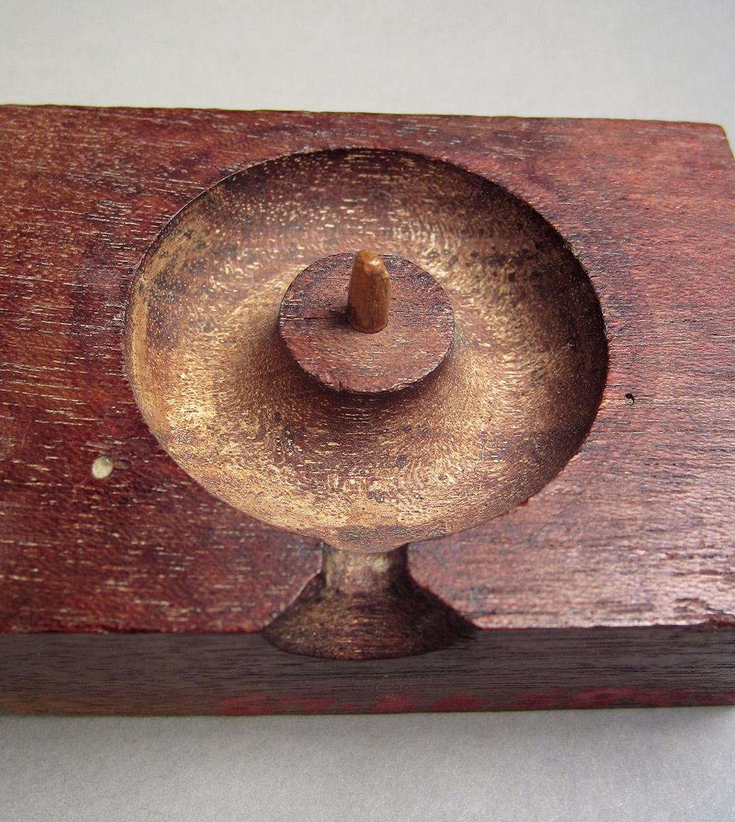 1957.0026.584, Counterweight mold pattern, A detail