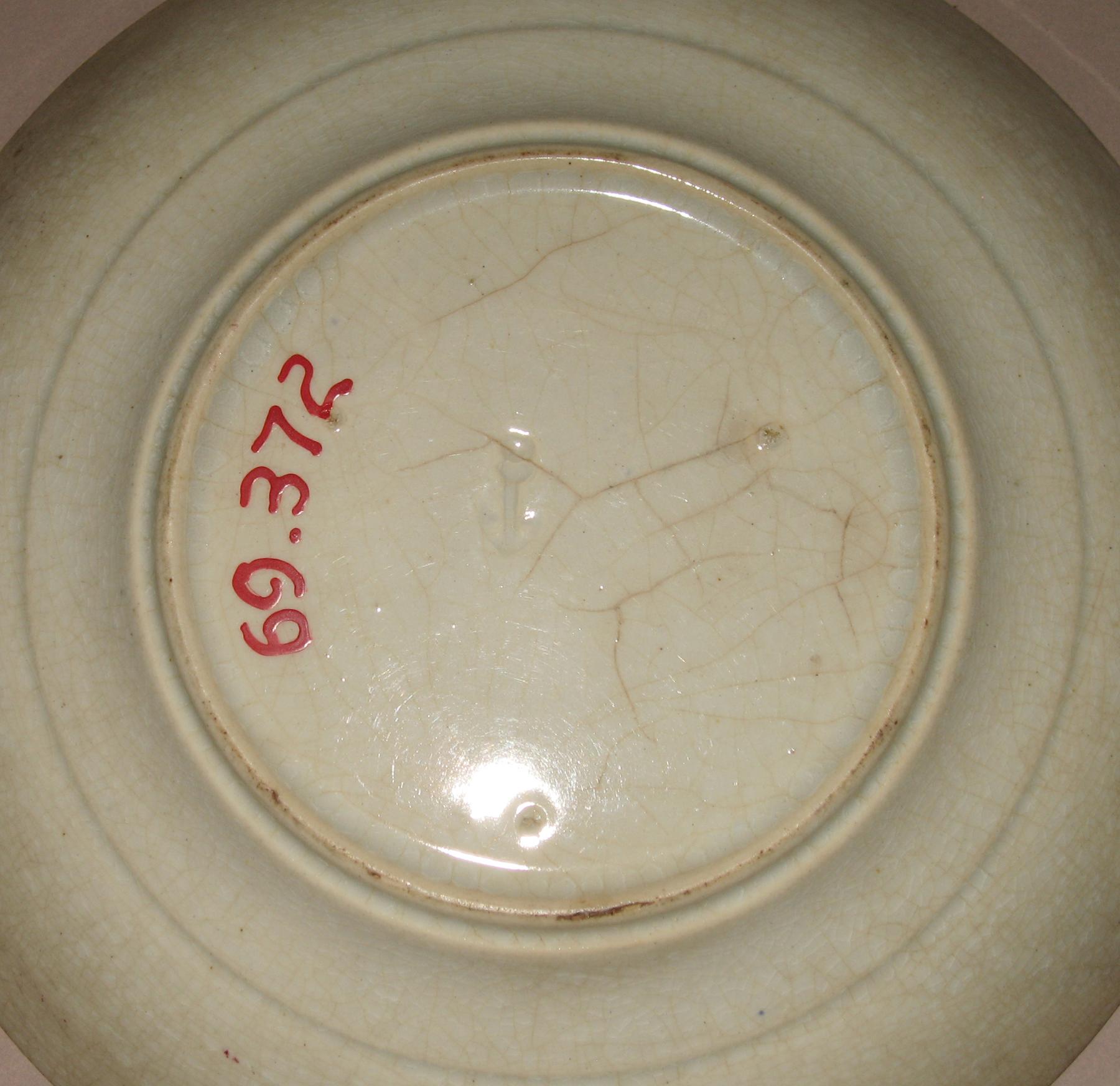 1969.0372 Saucer (mark)