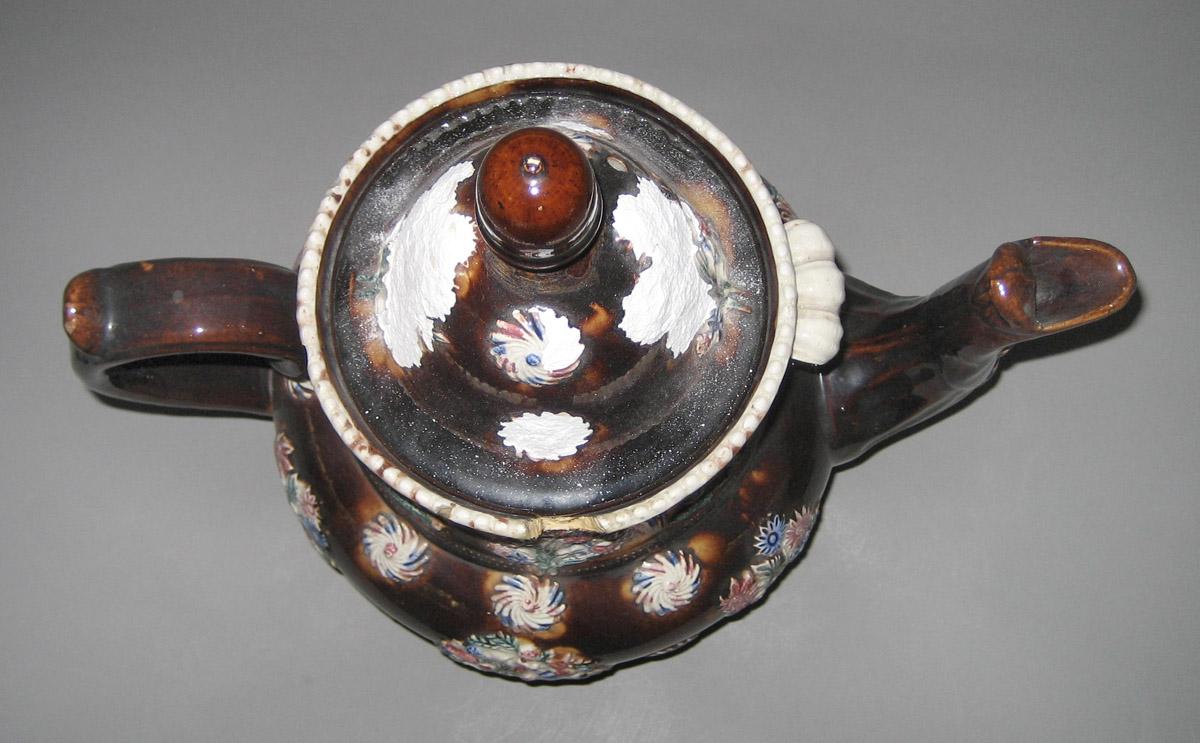 1969.0387 Earthenware teapot (top)