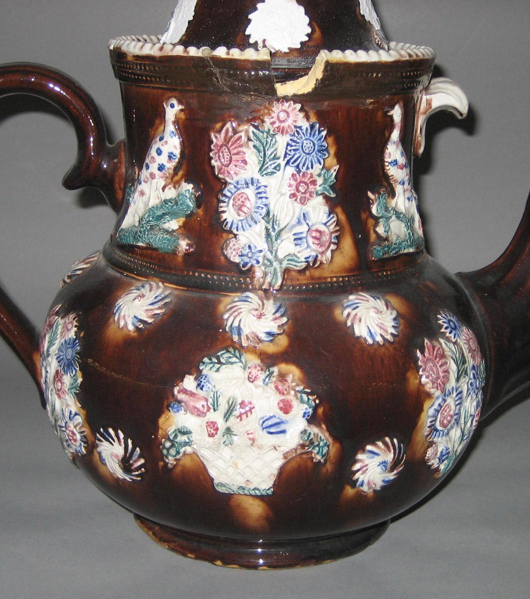 1969.0387 Earthenware teapot detail side 2