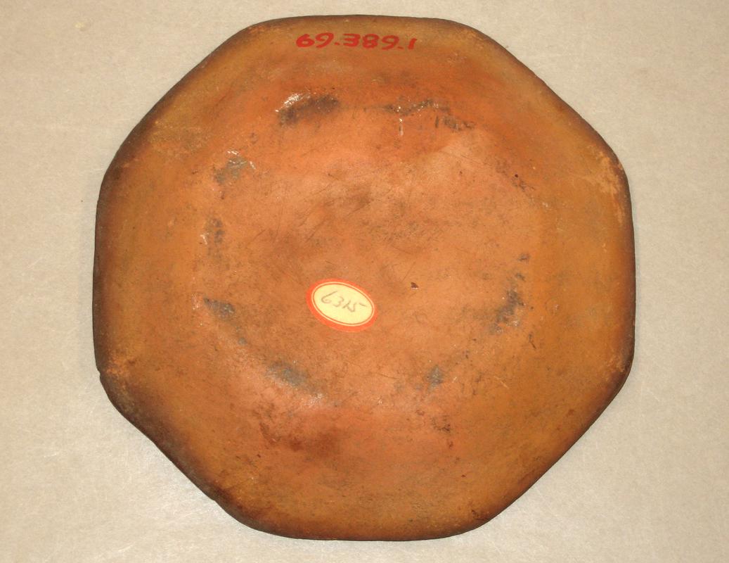 1969.0389.001 Dish (underside)