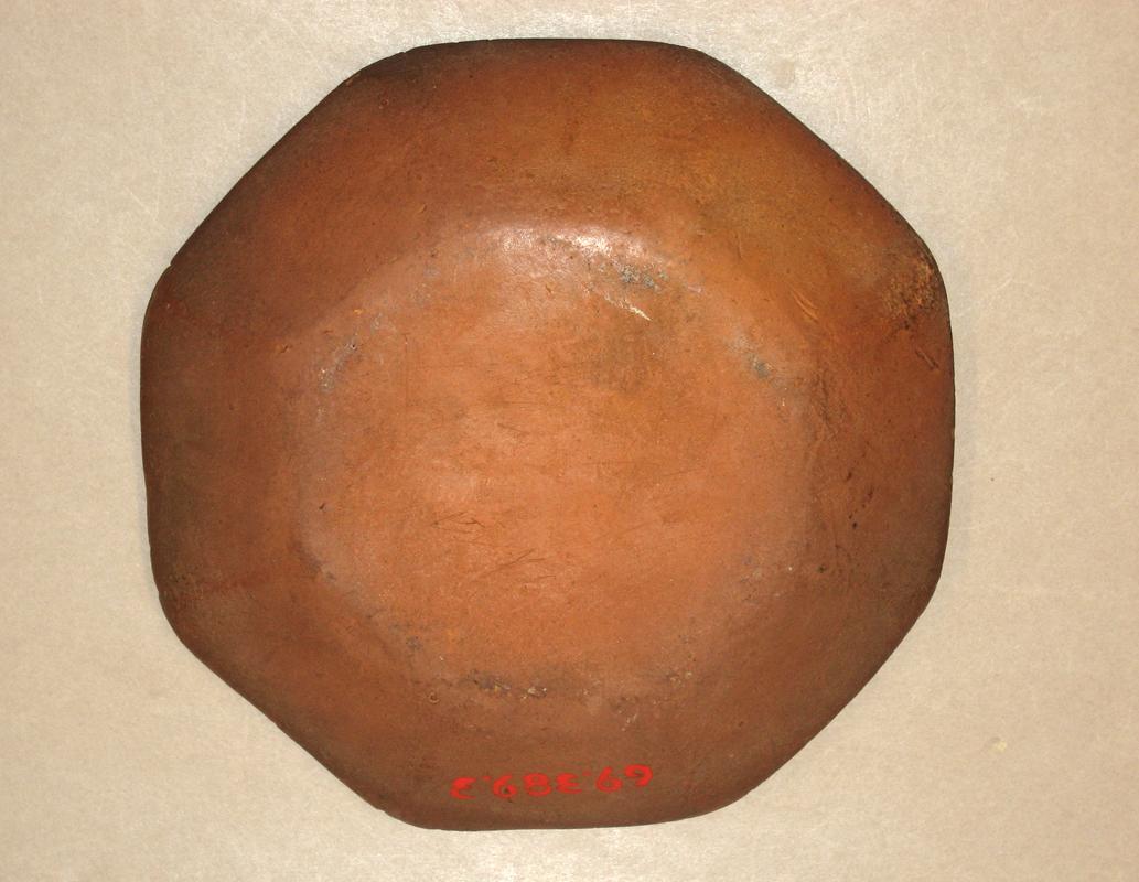 1969.0389.003 Dish (underside)
