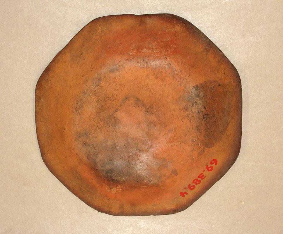 1969.0389.004 Dish (underside)