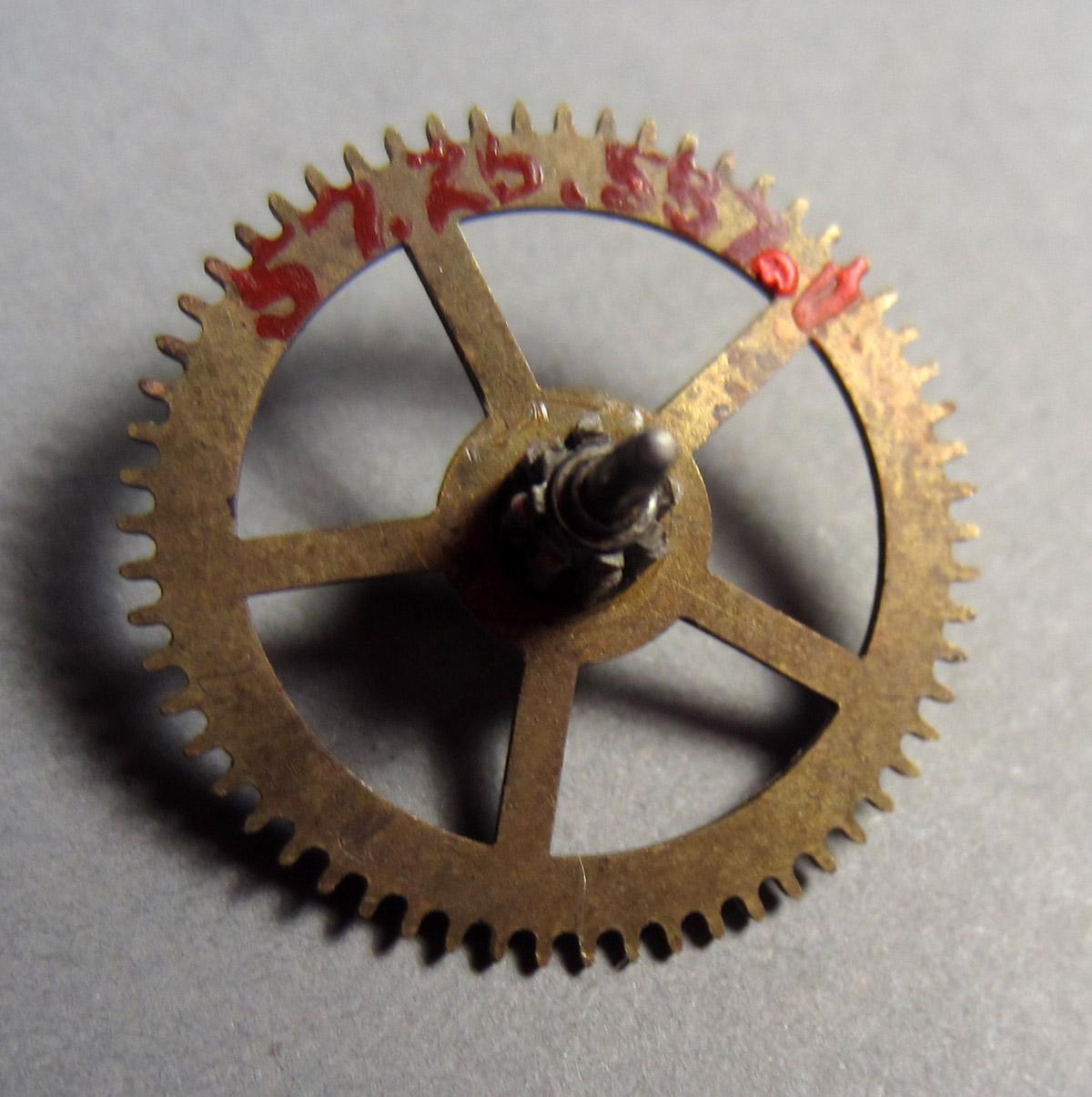 1957.0026.587.001 Watch center, View 2