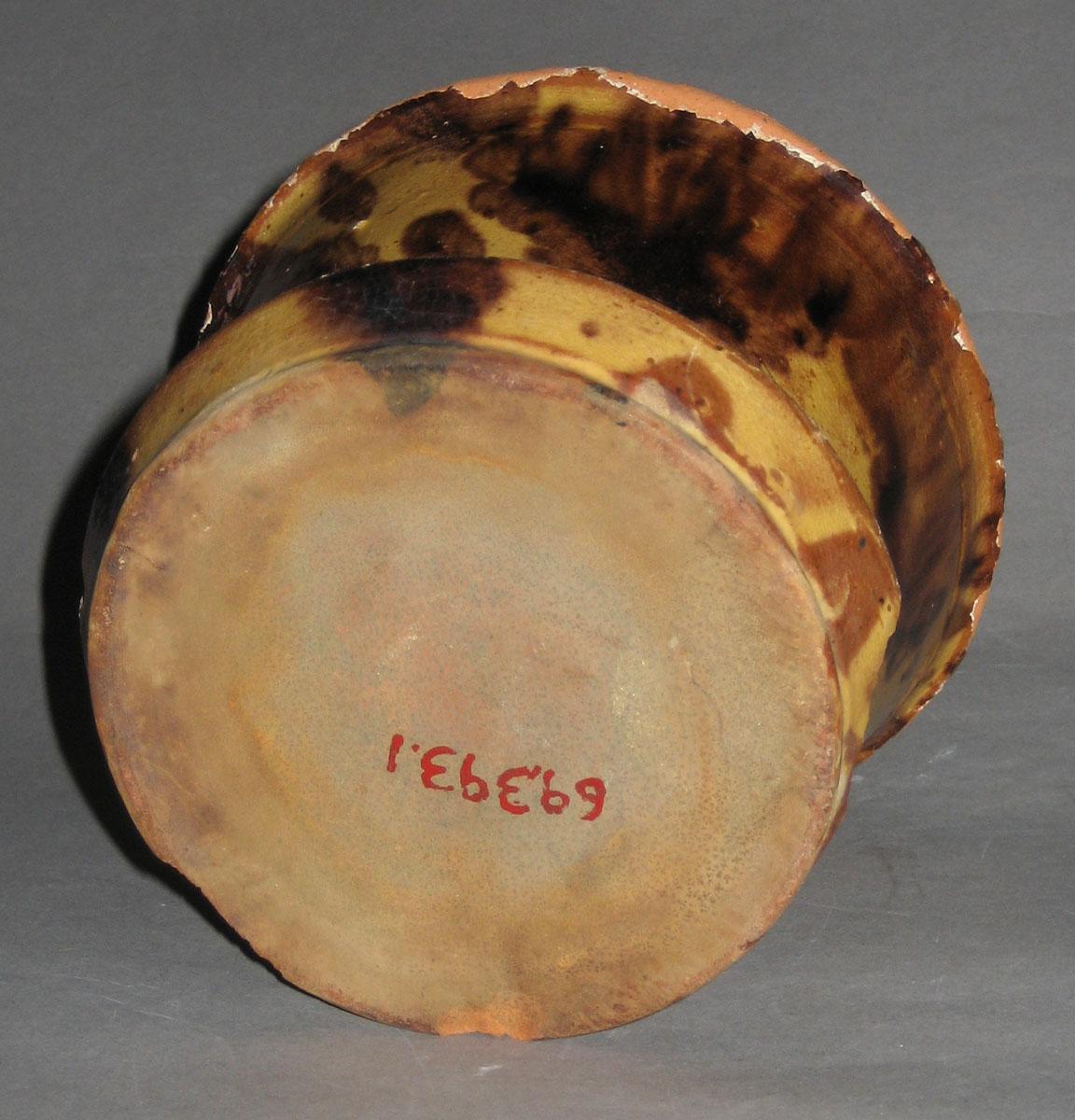 1969.0393.001 Flowerpot (bottom)