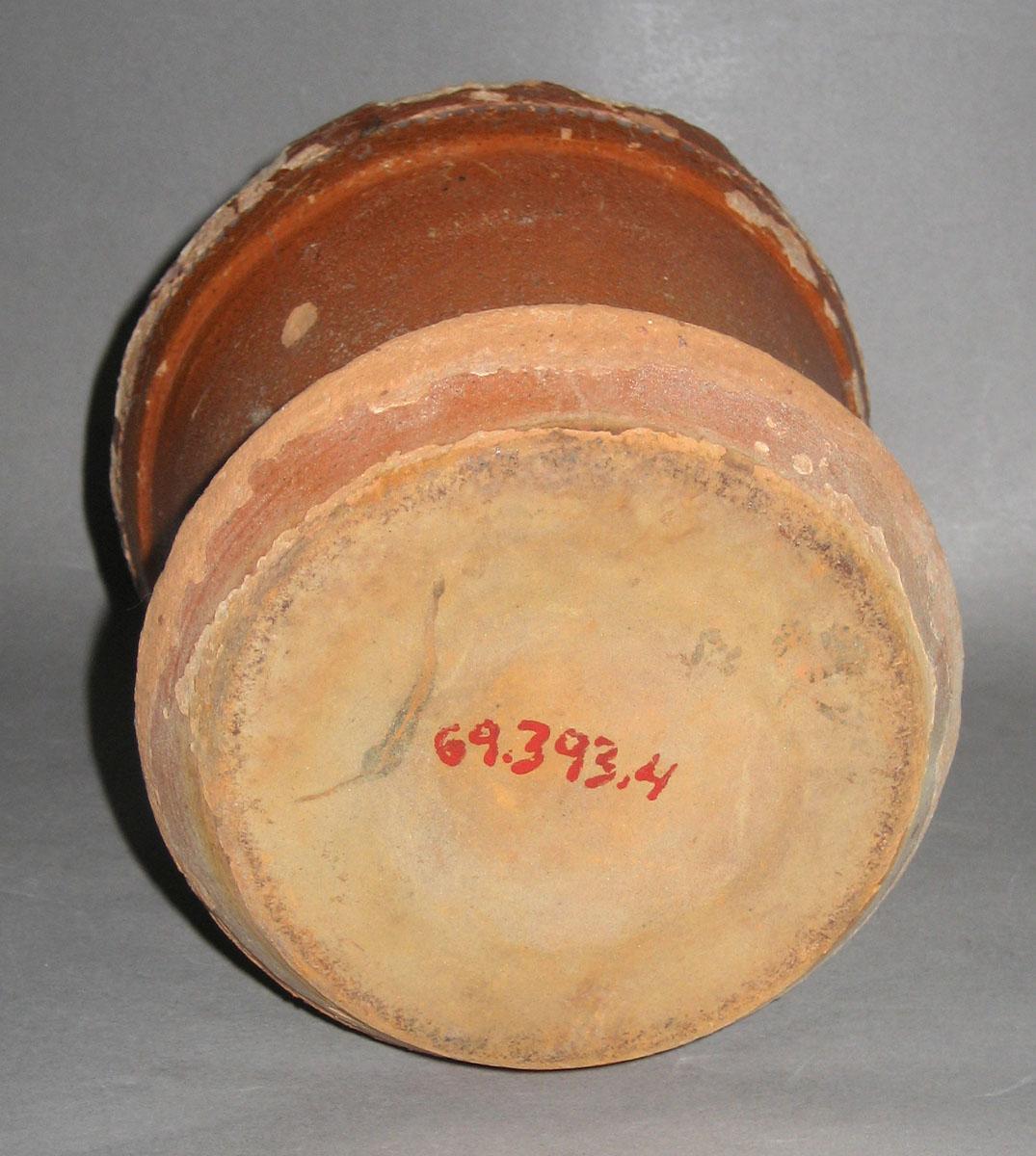 1969.0393.004 Flowerpot (bottom)