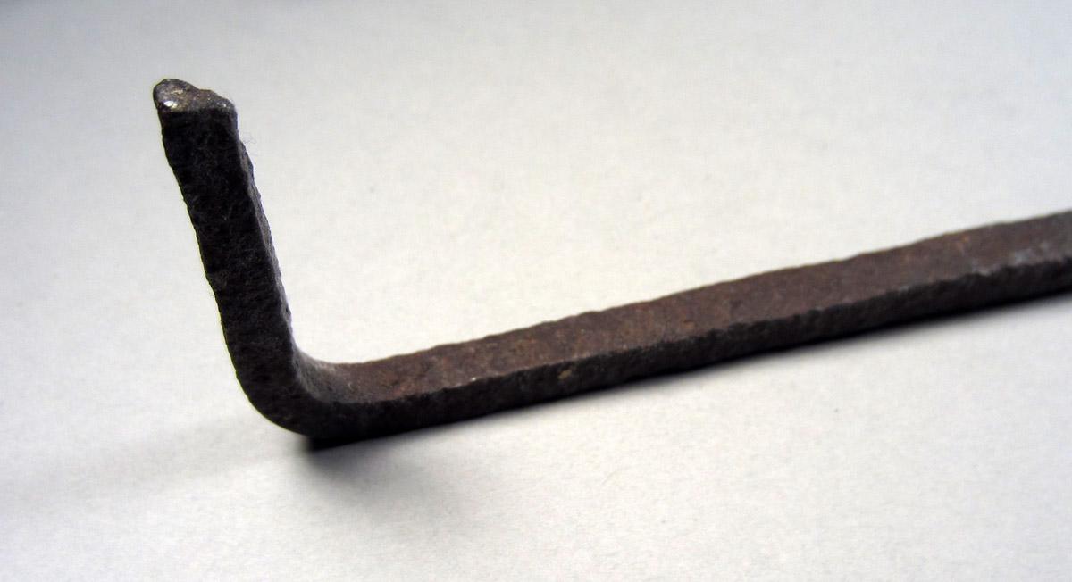 1957.0026.588 Tongs, Tip