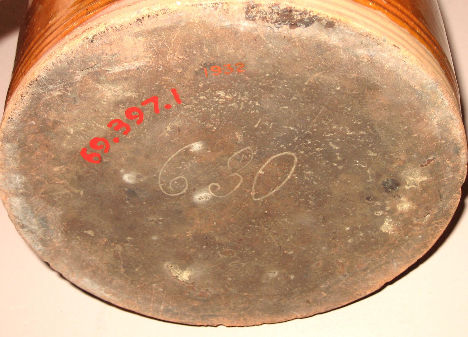 1969.0397 Jar (underside)