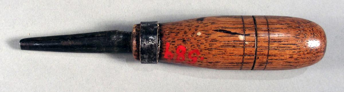 1957.0026.589 Carving gouge, View 2