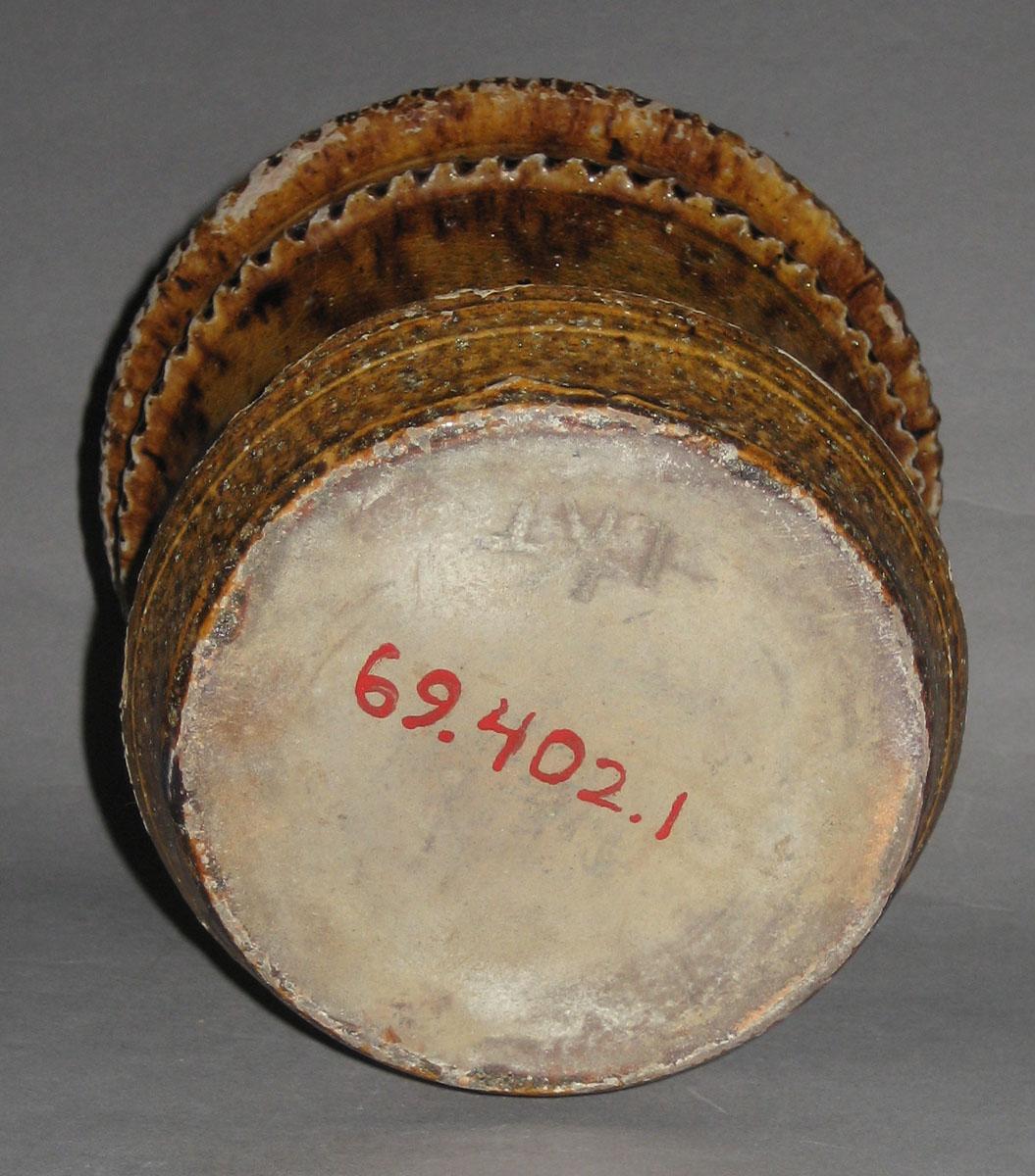1969.0402.001 Flowerpot (bottom)