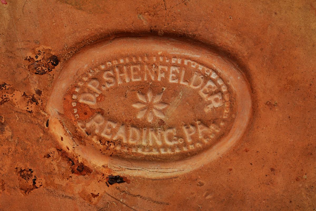 1969.0409 Flower container, detail 1