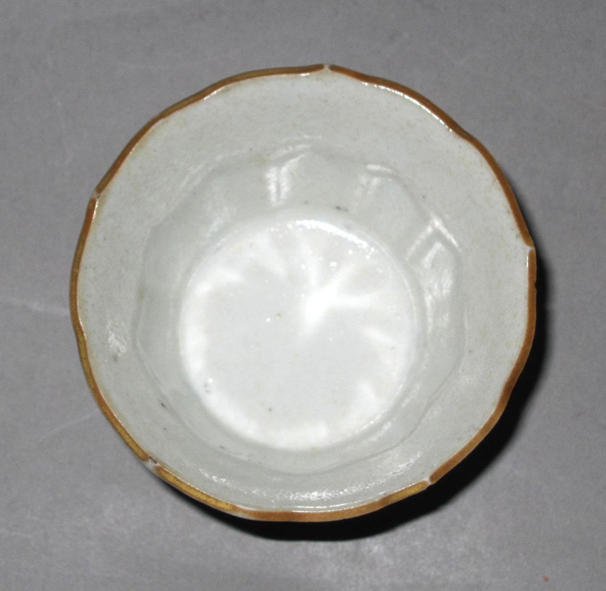 1969.0410.002 Porcelain goblet top
