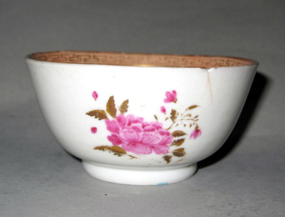 1969.0410.003 Porcelain teabowl