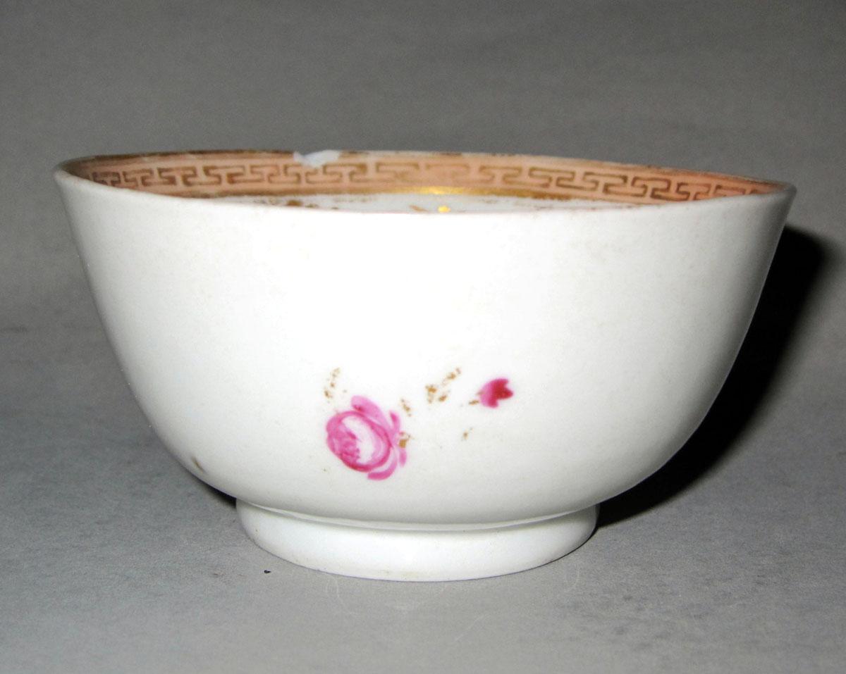 1969.0410.003 Porcelain teabowl face two