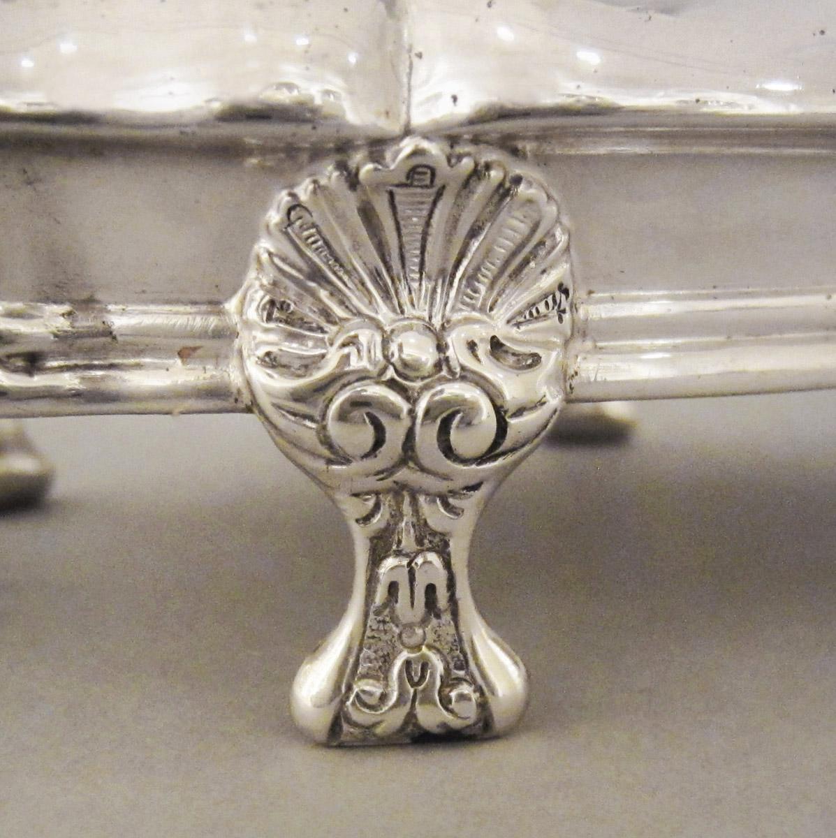 1969.0458 A Snuff box, detail