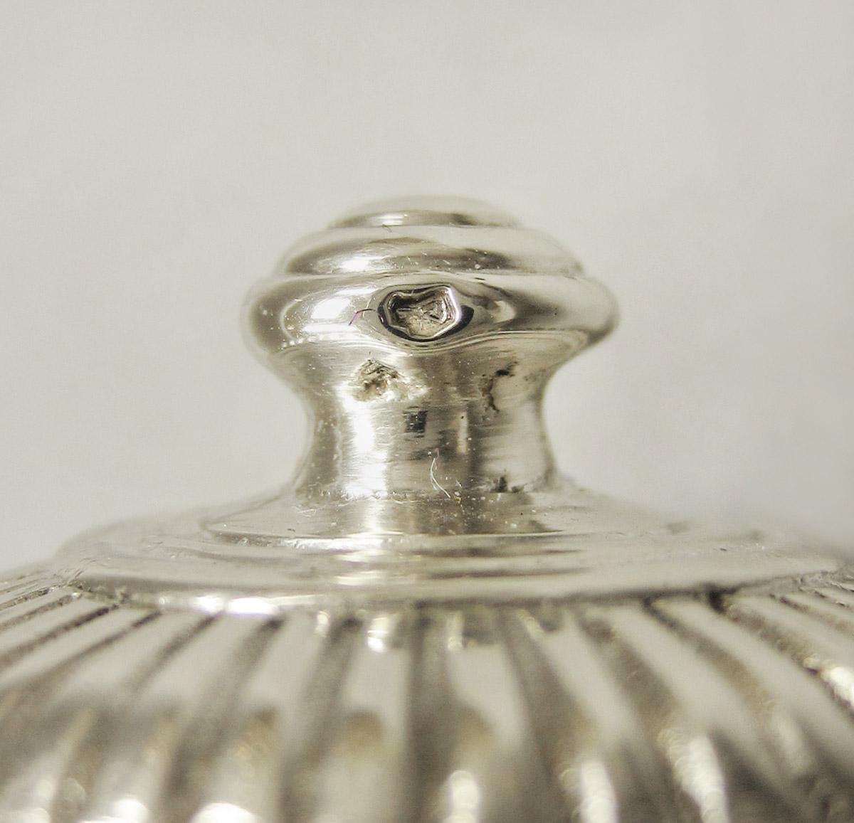 1969.0458 B Snuff box, grater, mark 2