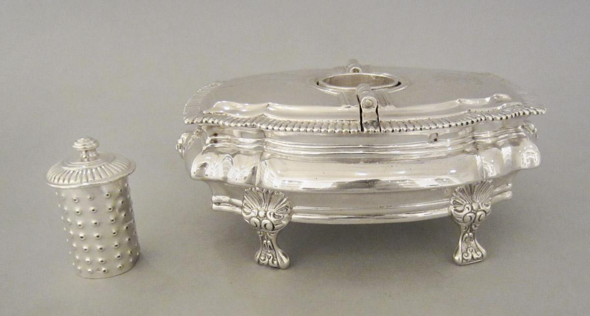 1969.0458 A, B Snuff box, view 3