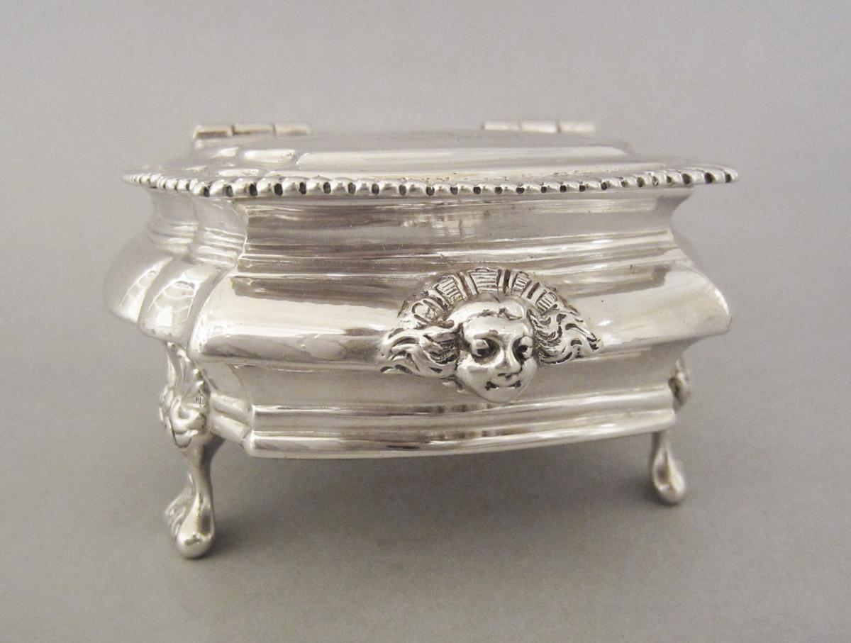 1969.0458 A Snuff box, view 1