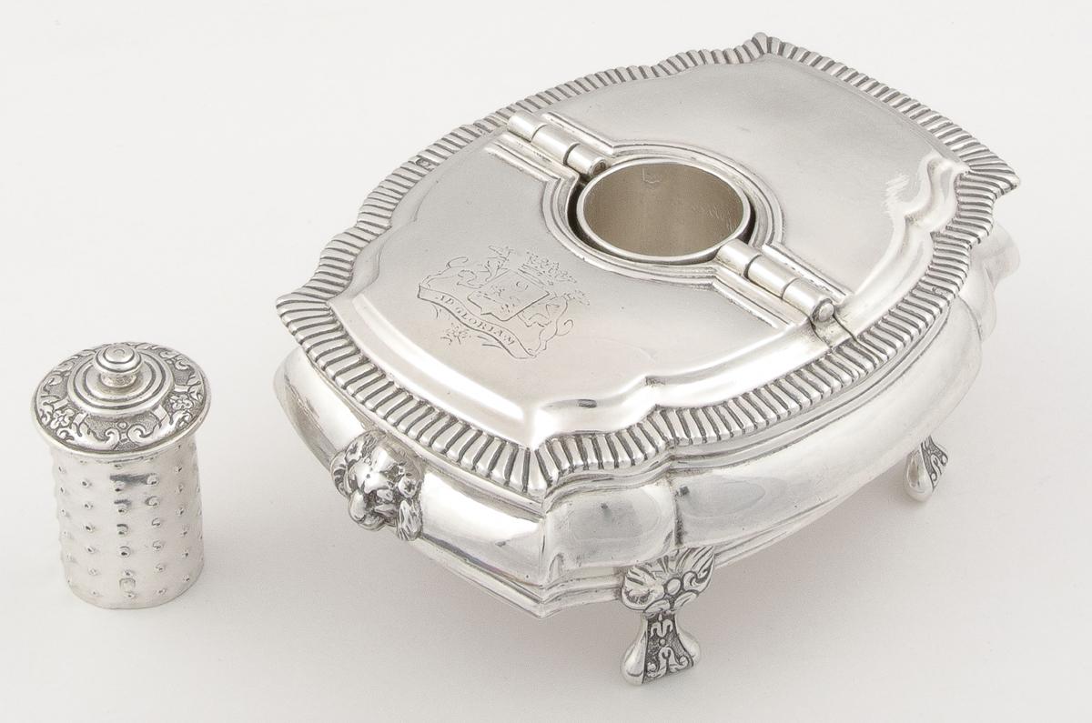 1969.0459 A, B Snuff box, view 3