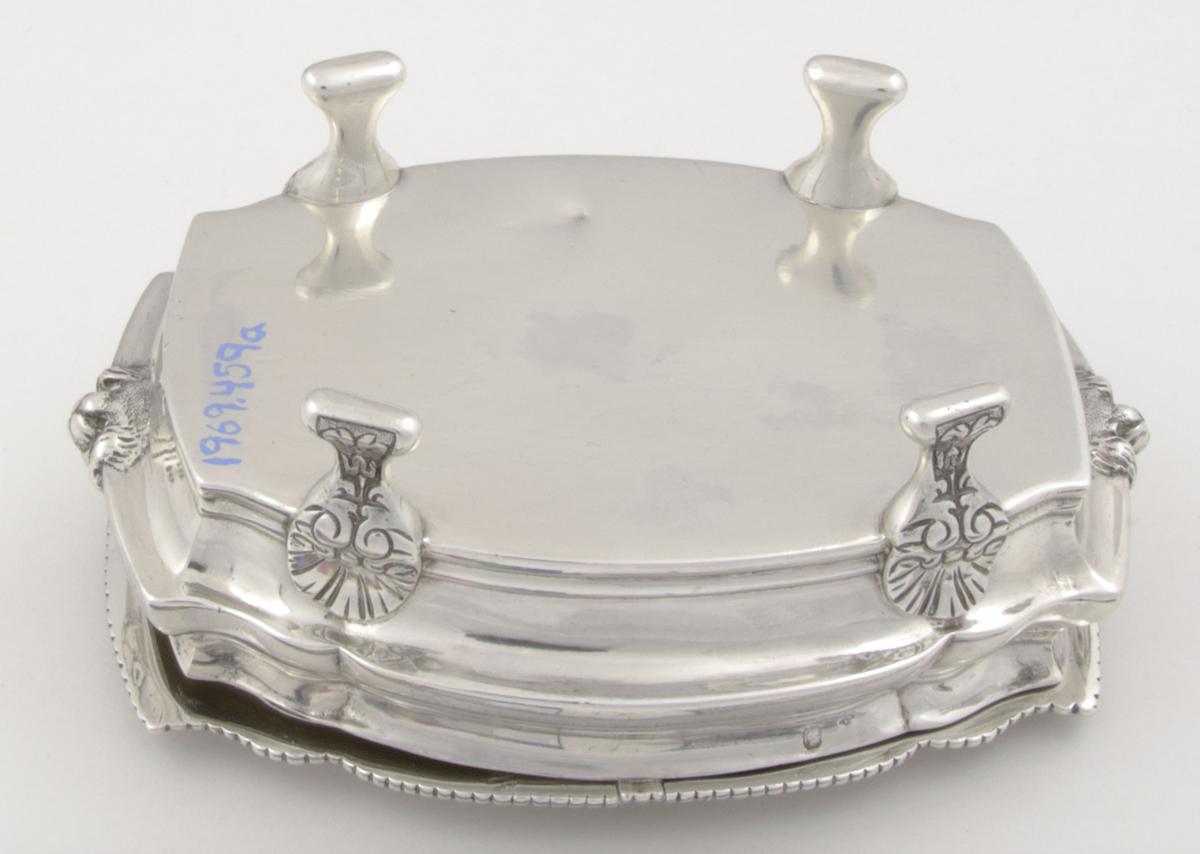 1969.0459 A Snuff box, underside