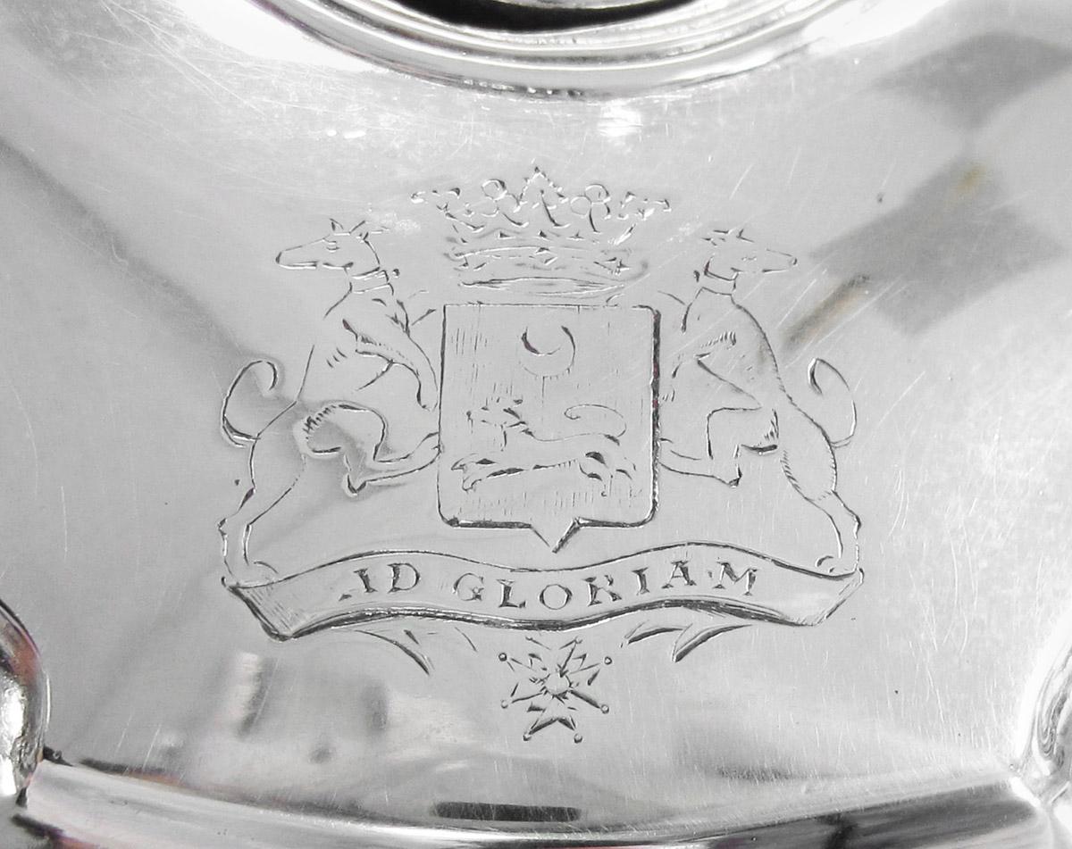 1969.0459 A Snuff box, engraving