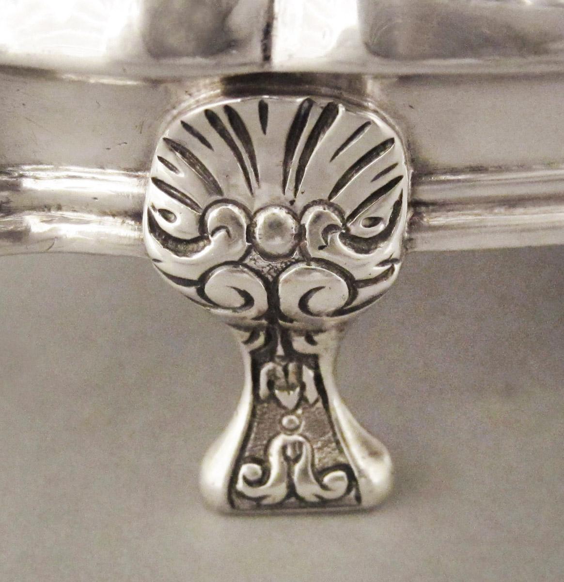 1969.0459 A Snuff box, detail